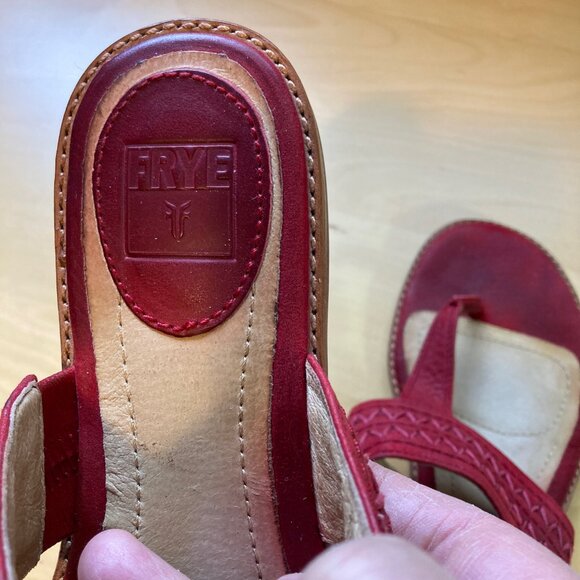 Frye Artisnal Thong Leather Red, Size 6.5 - Picture 2 of 5
